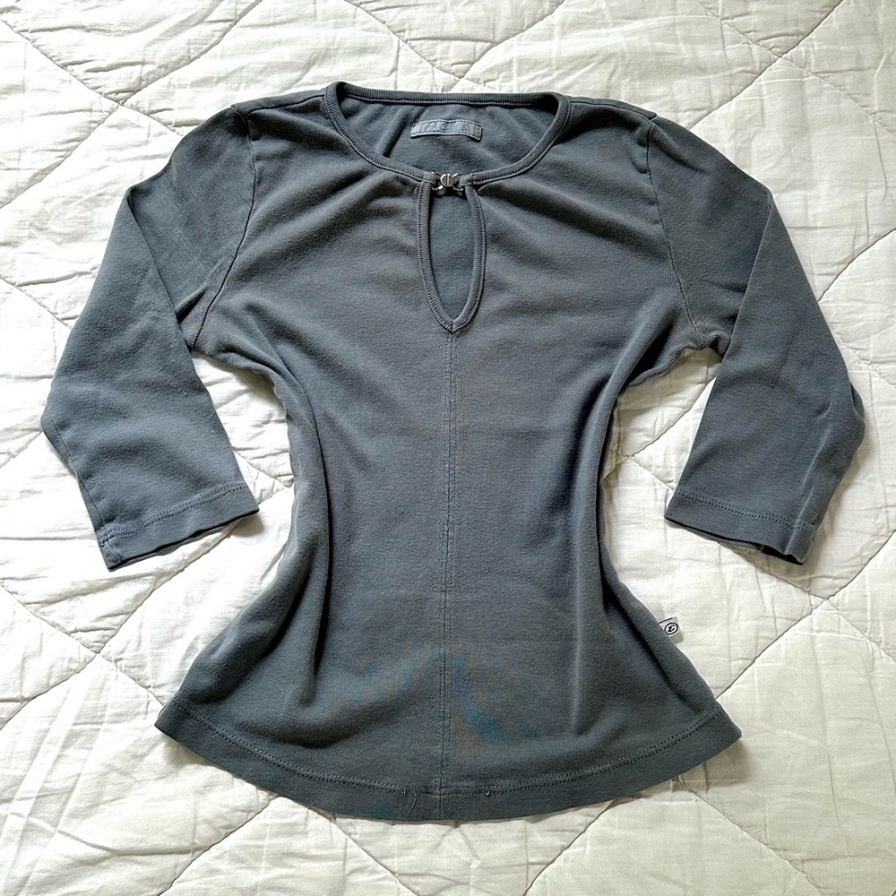 Y2K Mid Sleeve Clasp Top